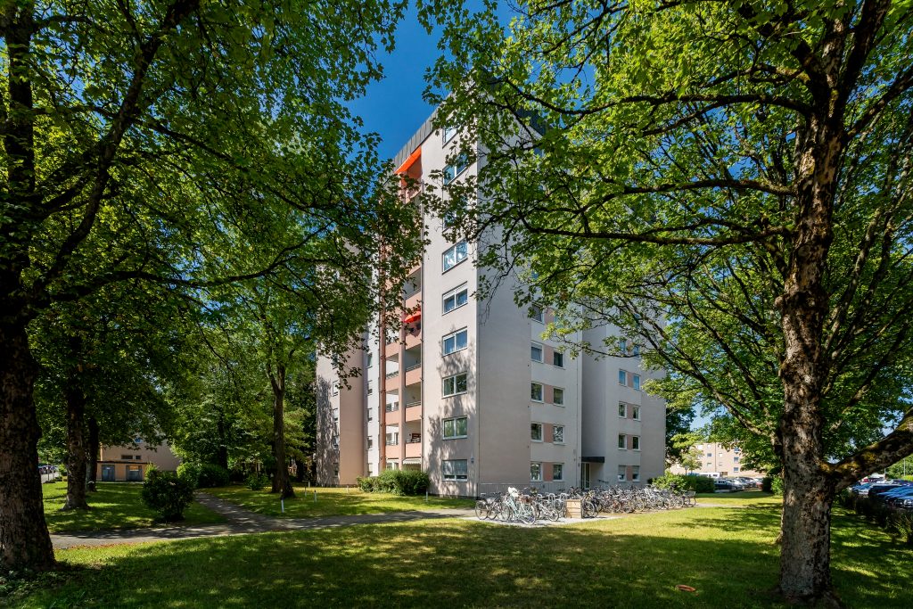 Wandl.Immobilien Matthias Wandl Immobilienmakler München Zum Verkauf: 2,5-Zimmer-Wohnung mit Loggia, Fernblick und Alpenblick in München-Kleinhadern