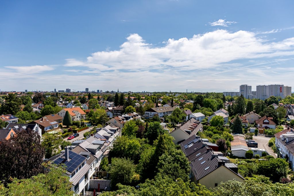 Wandl.Immobilien Matthias Wandl Immobilienmakler München Zum Verkauf: 2,5-Zimmer-Wohnung mit Loggia, Fernblick und Alpenblick in München-Kleinhadern