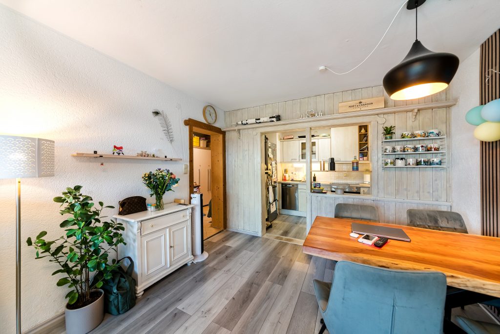 Wandl.Immobilien Matthias Wandl Immobilienmakler München Zum Verkauf: 2,5-Zimmer-Wohnung mit Loggia, Fernblick und Alpenblick in München-Kleinhadern
