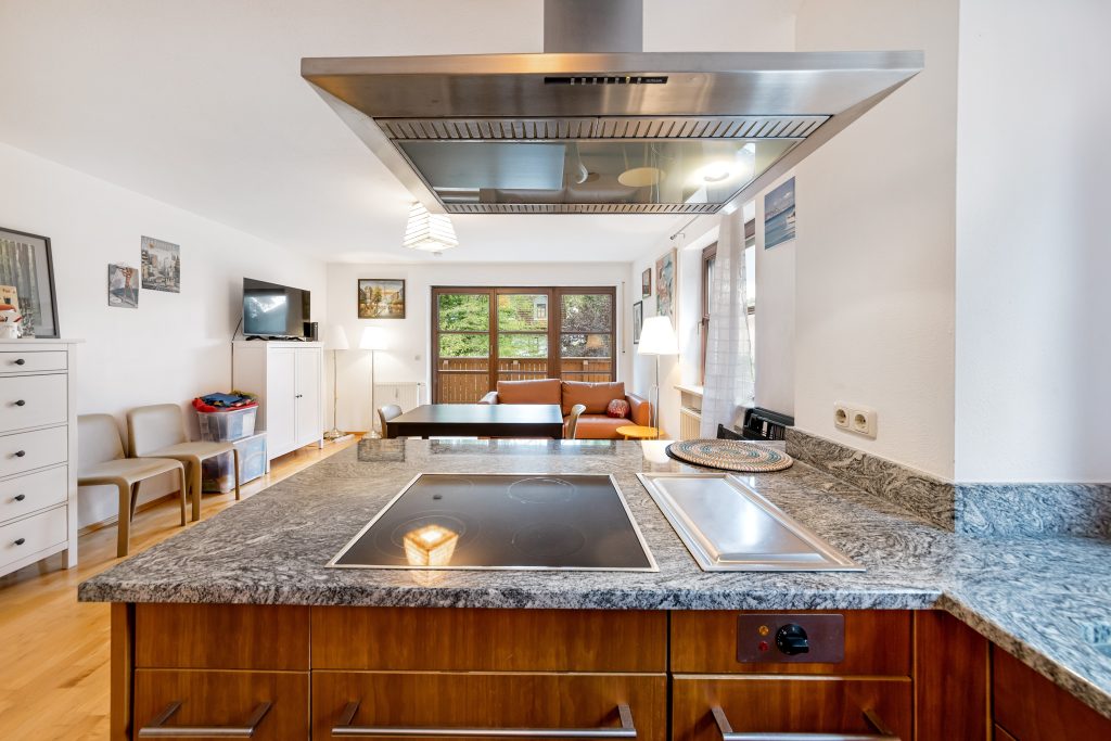 Wandl.Immobilien Matthias Wandl Immobilienmakler München Zum Verkauf: bezugsfreie und möblierte 2-Zimmer-Wohnung in München-Hadern